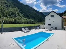HOLIDAY HOUSE - River Bača