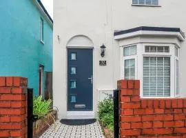 Modern 3 Bed House nr Southampton Town-Parking Contractors Welcome