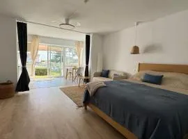Sunny Sea Garden Apartment