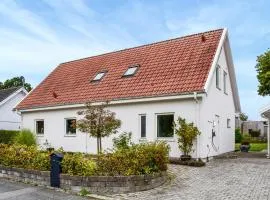 Nice Home In Kivik With Wifi