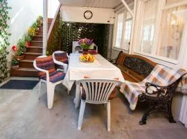 Cozy House And Yard Old Tbilisi Center