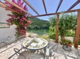Riverside - Lovely river-view 3 bedroom house
