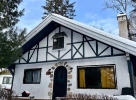 Chalets Village Suisse de Val-David, cabin in Val-David