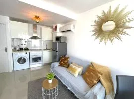 Reel Apartments- Walk to the beach and centre