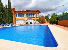 confortable villa at only 100 meter from the beach, supermarkets and the restaurants