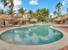 Caribbean Court Apartment Djòdjò