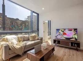 Cute 1BDR Apt on Bishop St- Heart of MTL