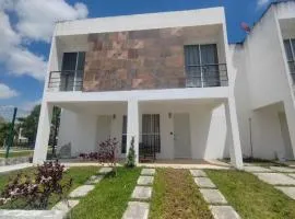 House in front of the Maya Playa del Carmen train