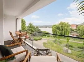 MAISUITES Eisvogel - Zentrale Luxuswohnung mit Seeblick für bis zu 4 Personen I Premiumküche I Boxspringbett I Hunde willkommen I Parkplatz I WLAN