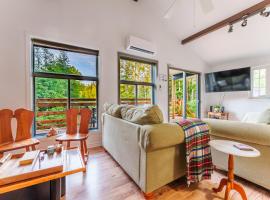 Le Chalet Blanc, bord de lac & spa, hotel i Saint Adolphe D'Howard