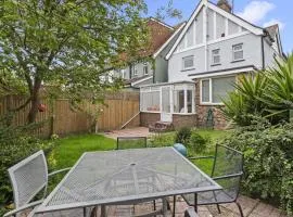 Pebble Corner with Free Parking By My Getaways