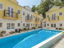 *NEW IN 2025* - Hotel Subra Atrium