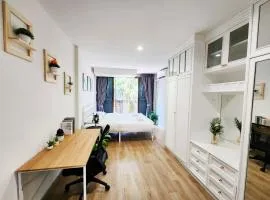 Cozy Private Family Apartment in Bangkok CBD Silom-Sathorn - 240m to BTS Saint Louis