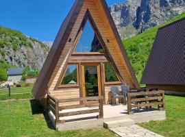 Wooden cottages KONAK, hotel with parking in &Scaron;avnik