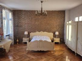 Apartament Małżeński, מלון בויירובו