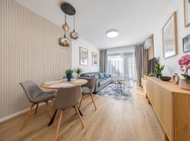 Central Bratislava Apt - Cozy Stay with Parking, hotel para golfe em Bratislava
