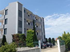 Vellezerit Çelaj, hotel em Velipojë