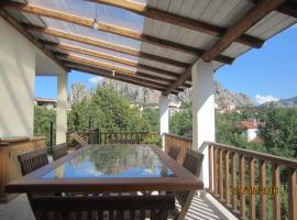 Casa Vacanza San Pantaleo: San Pantaleo'da bir aile oteli