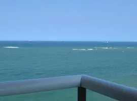 Flat encantador com vista para o mar