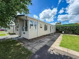 Homely 6 Berth Caravan At Southview Holiday Park, Lincolnshire Ref 33010M