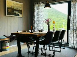 Mountain Apartment With Views In Myrkdalen, villa i Vossestrand
