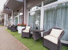 Pensjonat Plażowy Boss z Restauracją 50 metrów od Morza, hotel en Dziwnów
