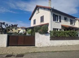 Jolie maison modulable de 4 à 6 lits avec jardinet