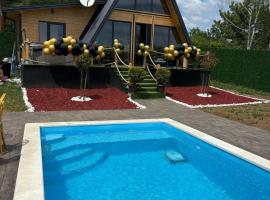A-Frame Wellness Villa with Private Pool, Sauna & Jacuzzi near Belgrade, hotel com piscinas em Koraćica