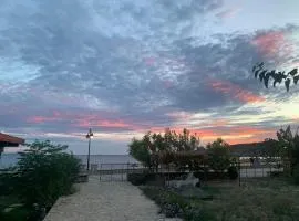 White Marine Hotel