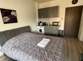 Modern Apartment Beachside Gem