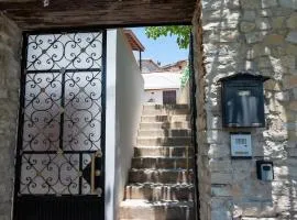 Authentic Stone House in Limnatis, Cozy Patio, Full Kitchen