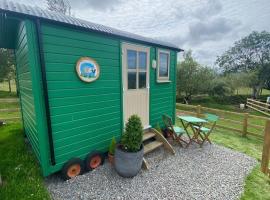 Wooly Huts Green, lodge i Westport