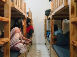 Urban Loft Hostel, отель в Ришикеше