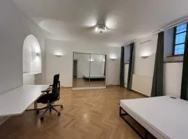 Room close to Karlsplatz