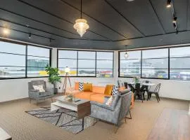 Sunny 3BR Petone Apt - Close to Shops Transit