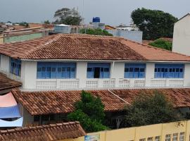 Hostel chapéu e praia, hotel v destinaci Prado