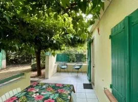 Sous les muriers - Maisonnette à Cuers
