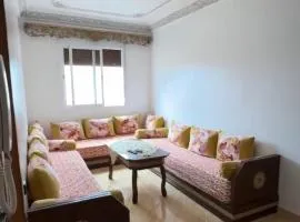One minute walk from the sea A un minuto de la playa على بعد أمتار من البحر
