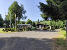 Camping la Vallée, hotel in La Tour-dʼAuvergne