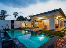 Casa de River Nyanyi - 2BR Villa Private Pool with River and Jungle View, hotel v destinaci Munggu