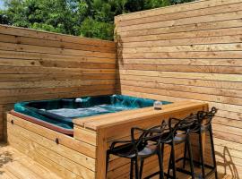 Tor zum Saueland mit Sauna und Whirlpool，奧爾珀的有熱水按摩池的飯店