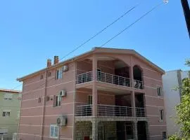 Apartmani Zlatičanin