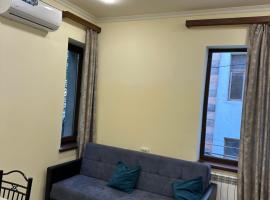 Friends & Family, hotel en Ereván