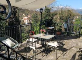 the little house of arcola in the medieval walls, hotel din Arcola