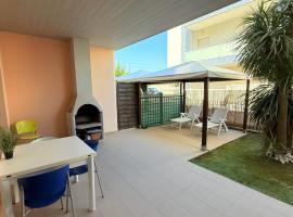 SE186 - Senigallia, bilocale con cortile e posto auto, hôtel à Senigallia