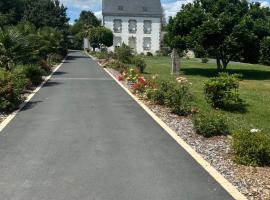 Studio à la Petite Boissière proximité des plages et de la gare SNCF, hôtel à Pluguffan