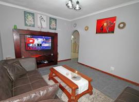Peaceful 4 Bedroom Flat in Germiston with WI-FI, Hotel in Germiston