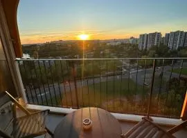 Joli appartement vu Lac Metro