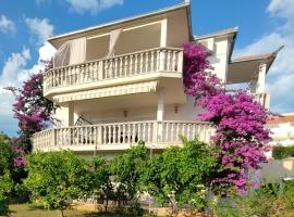 Apartmani Jureta, hotel a Okrug Gornji