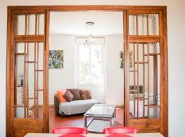 Chez Les Artistes Jacuzzi terrasse et billard